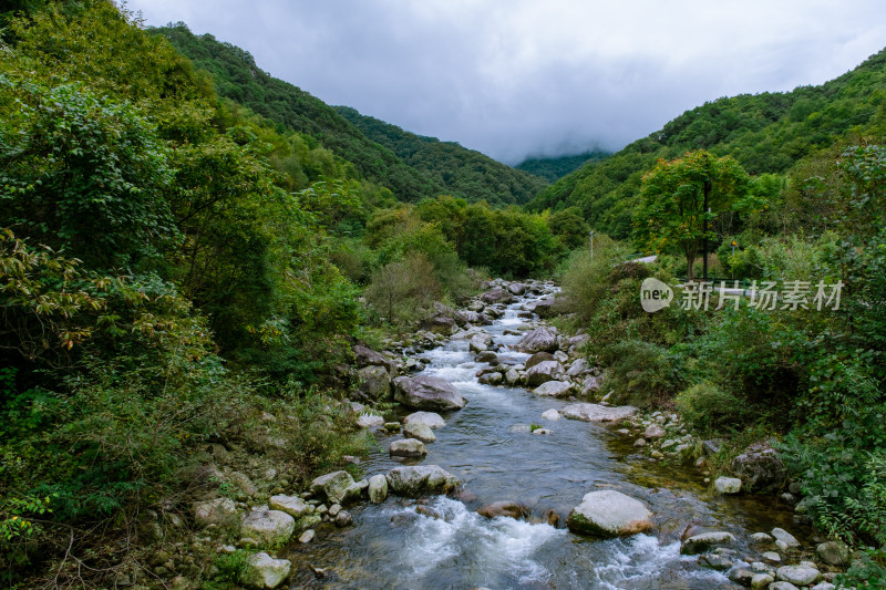 汉中留坝火烧店镇秦岭深处的山中小溪