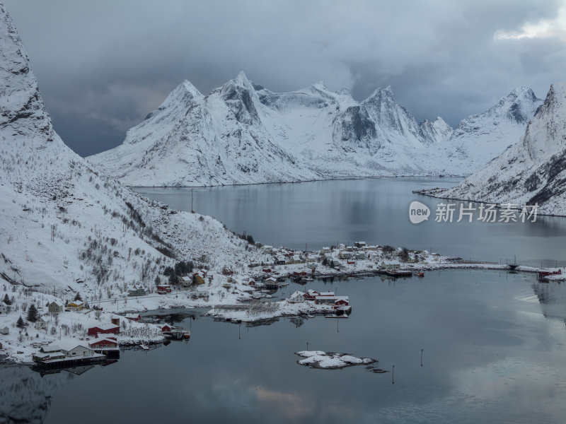 挪威罗弗敦群岛北极圈雷纳冬季雪景高空航拍