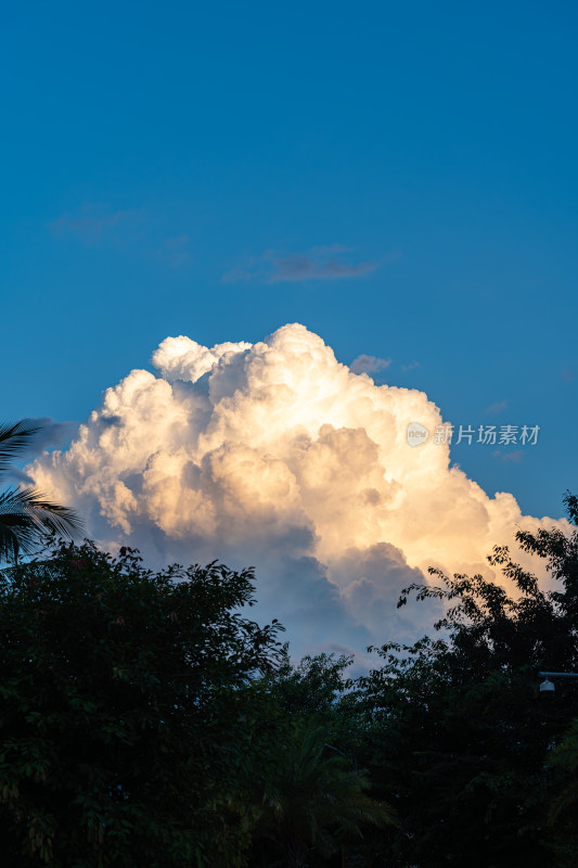 天空和云景