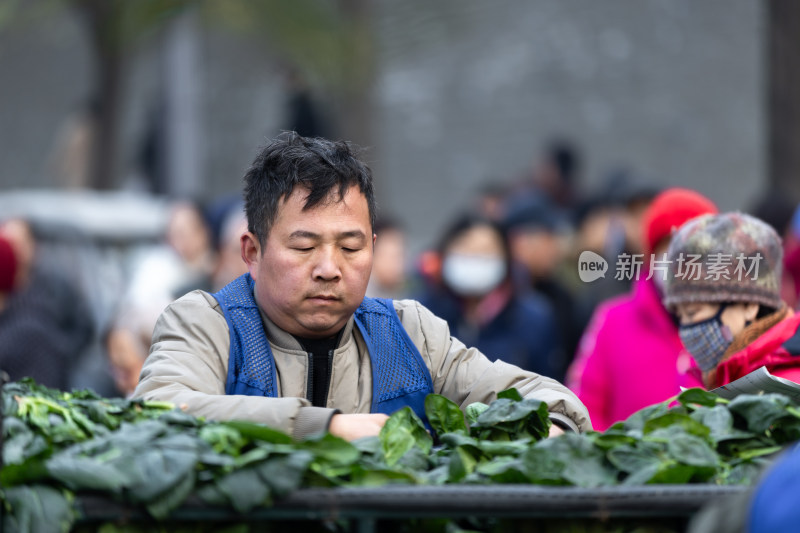 早市买菜卖菜的人们