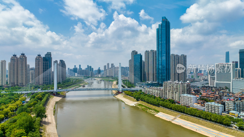 武汉汉江两岸城市发展建设