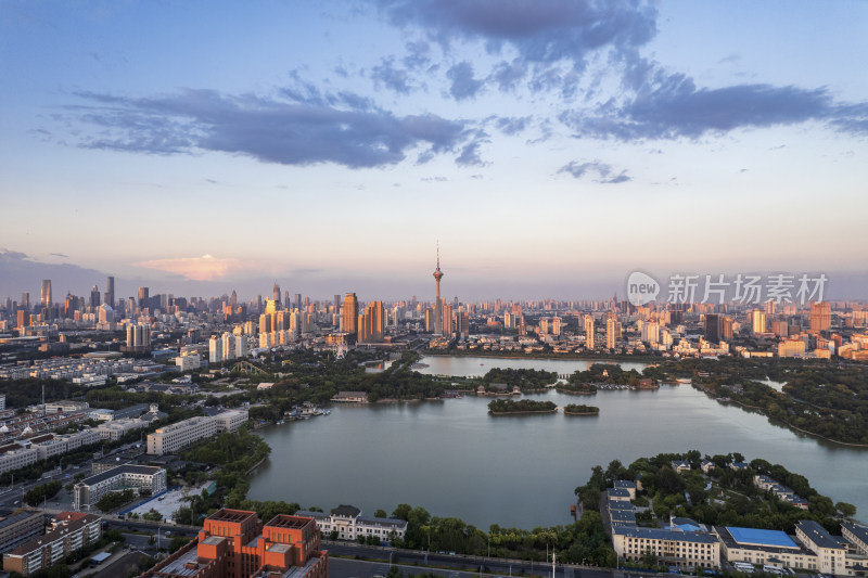 天津天塔湖水上公园景区城市日落晚霞风光