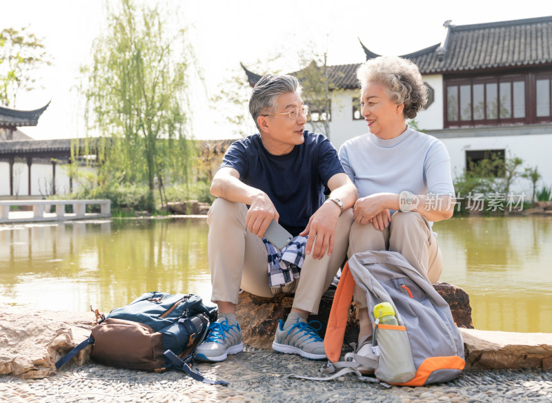 老年夫妻旅游