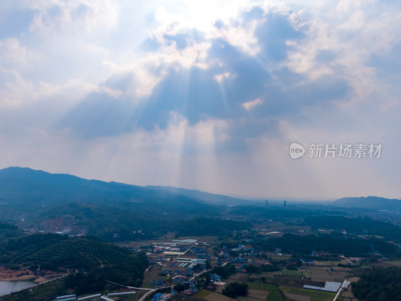 湖南山川丘陵农田乡村蓝天白云航拍图