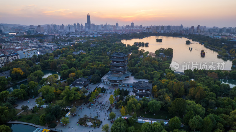 山东济南大明湖夜景航拍灯光