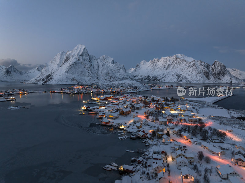 挪威罗弗敦群岛北极圈雷纳冬季雪景高空航拍