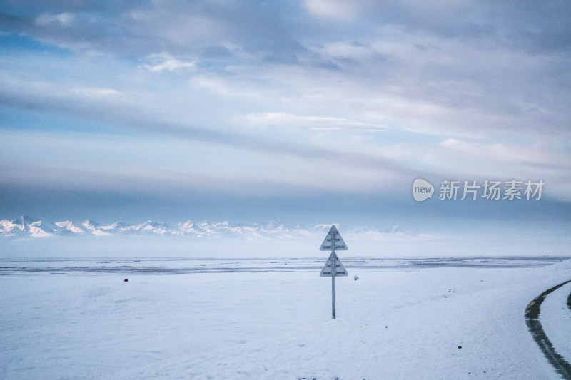 新疆独库公路巴音布鲁克草原冬季雪景