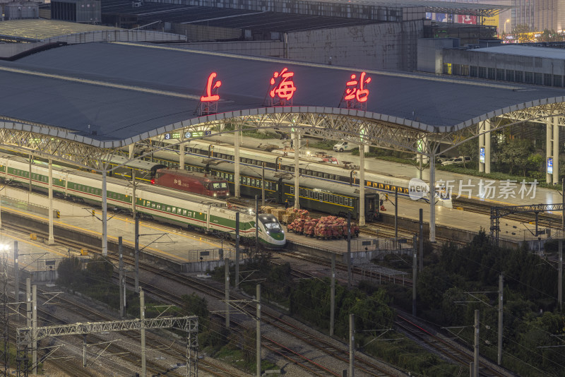 上海站上海火车站高铁动车铁路夜晚夜景