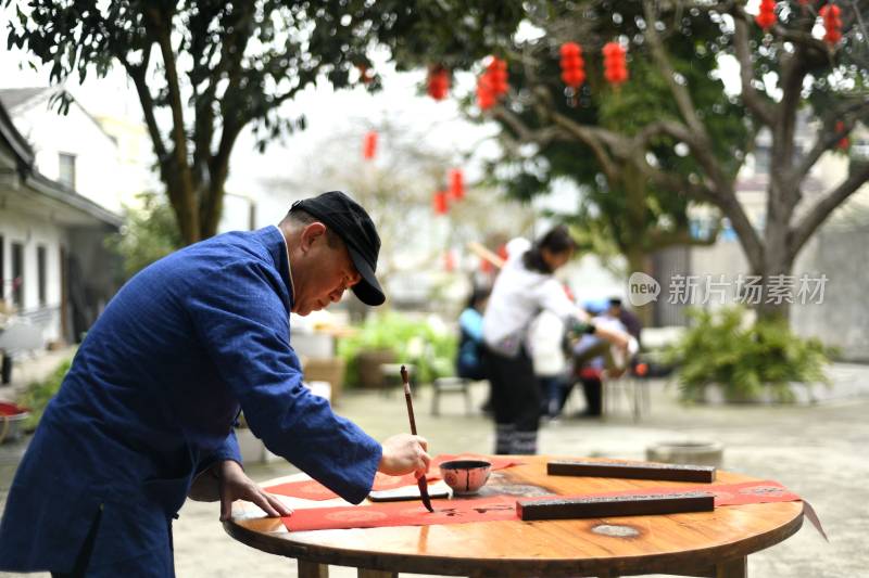 农家小院过春节氛围