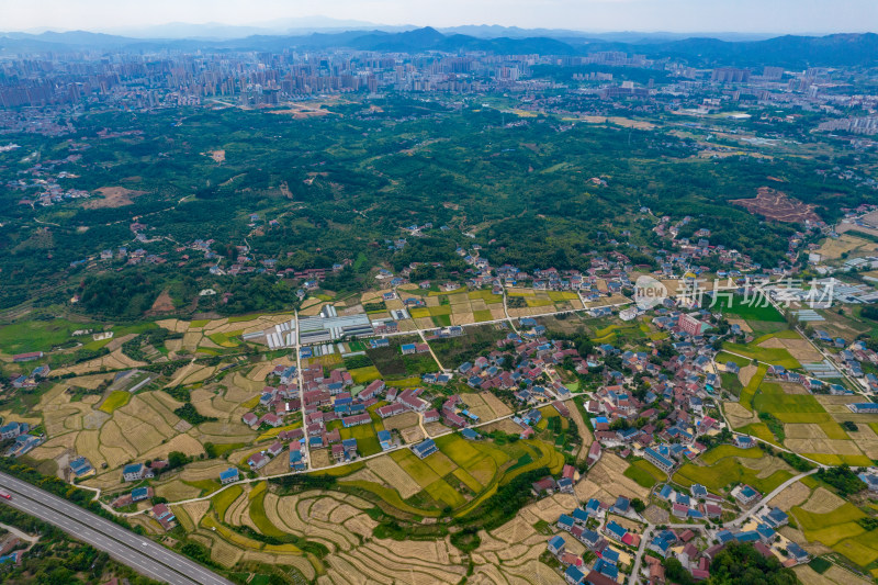 美丽乡村田园山川丘陵航拍摄影图