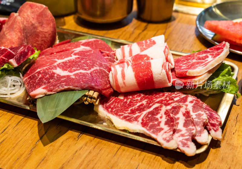 牛肉生食拼盘红肉烤肉饮食文化
