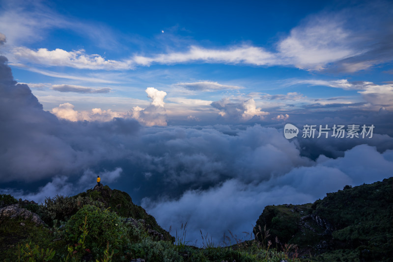 四川雅安牛背山云海