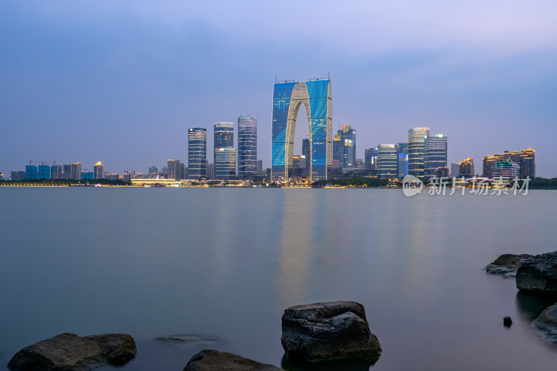 苏州城市天际线湖景风光