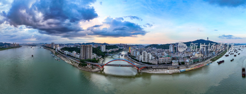 广西梧州城市风光航拍全景图