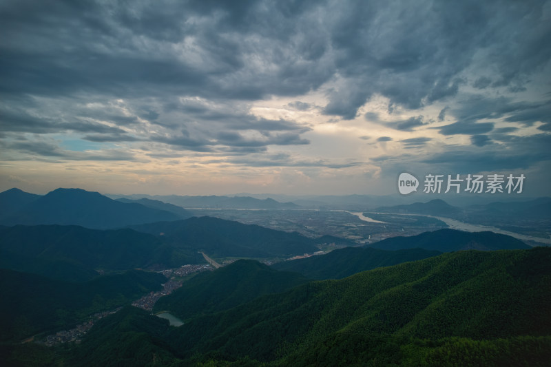 杭州富阳安顶山群山富春江航拍