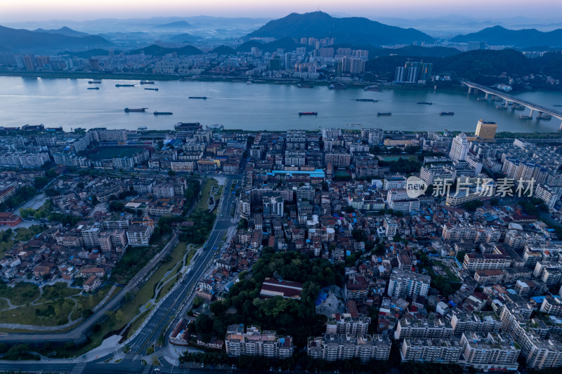 广东肇庆城市清晨日出航拍摄影图