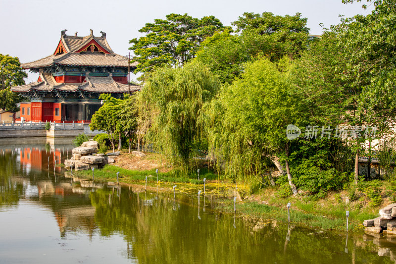 河南开封宋韵御河景点建筑倒影景观