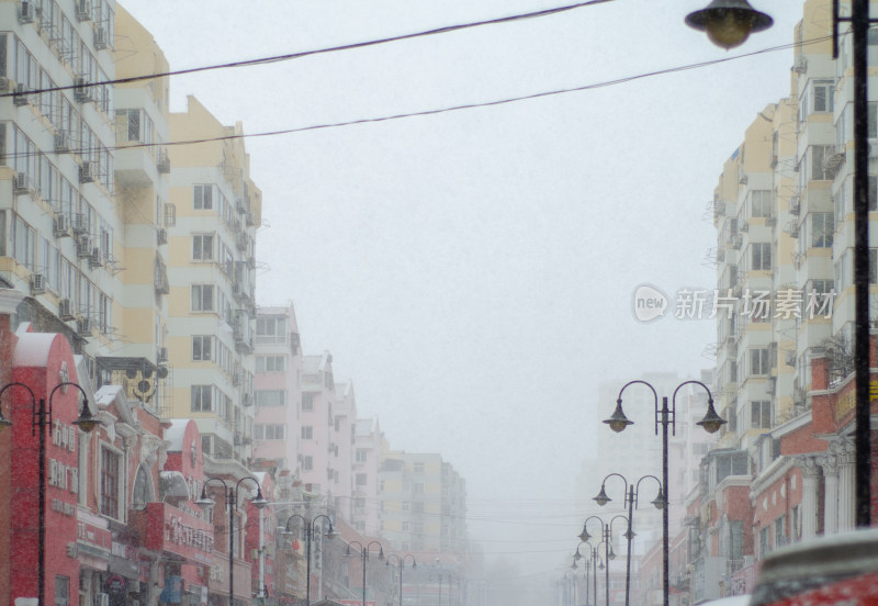 下雪的冬天街道