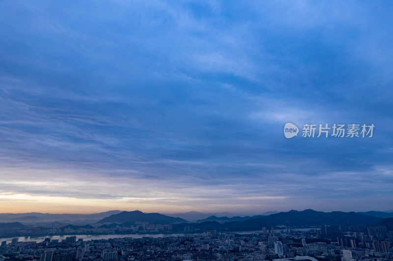 广东肇庆城市清晨航拍摄影图
