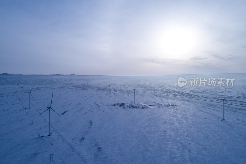 冬季雪地里的公路