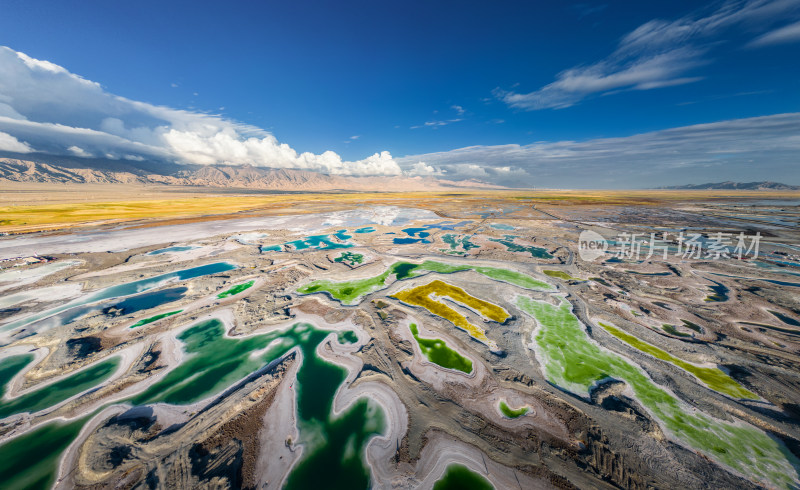 青海大柴旦翡翠湖全景