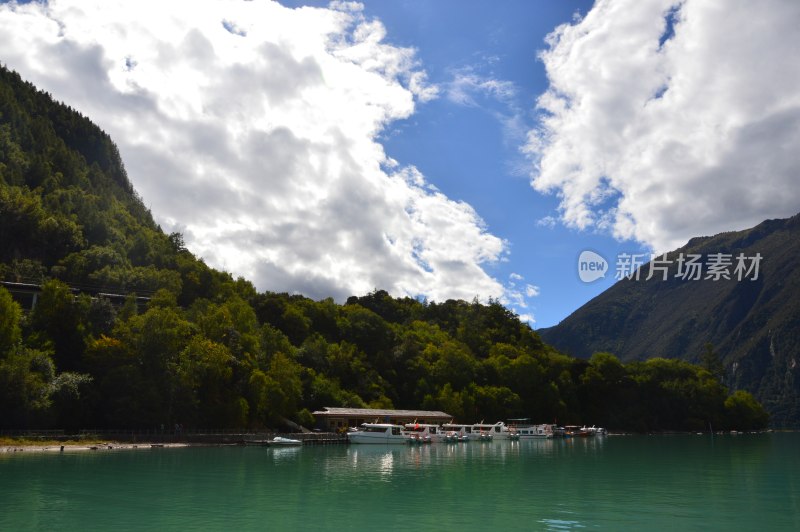 西藏巴松措景区风景