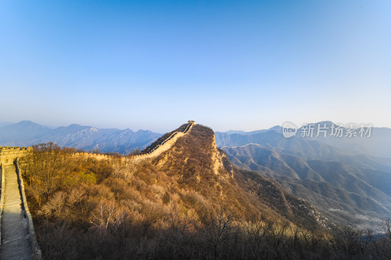 春天早晨北京明长城箭扣长城