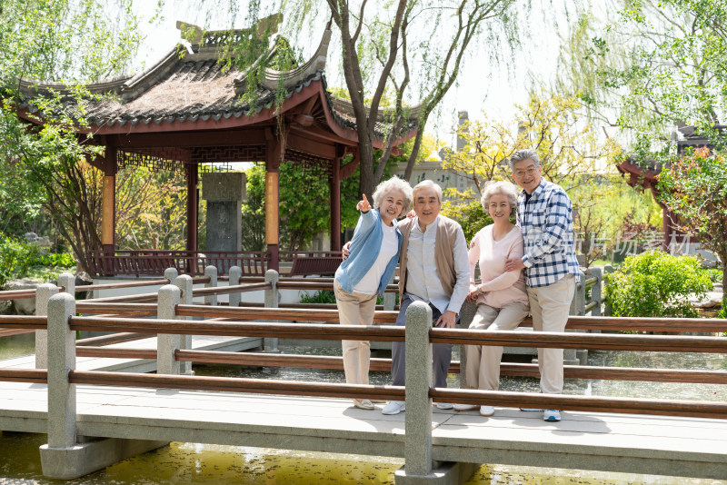 老年夫妻旅游