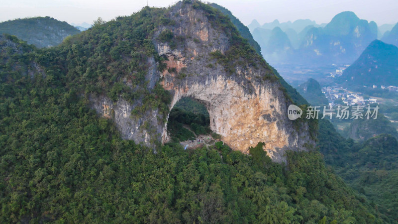 广西桂林月亮山航拍图