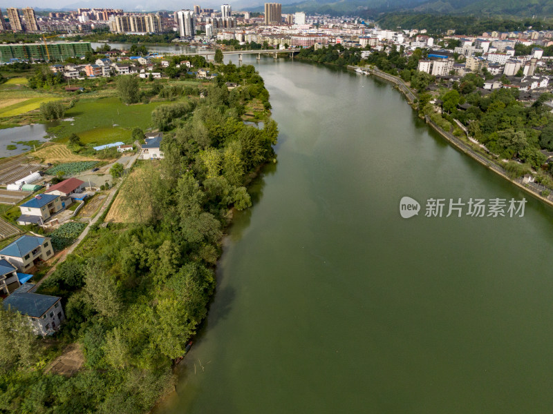 蓝天白云青山绿水河流航拍图