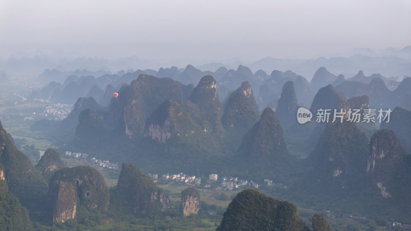 桂林阳朔喀斯特地貌水墨画山水画