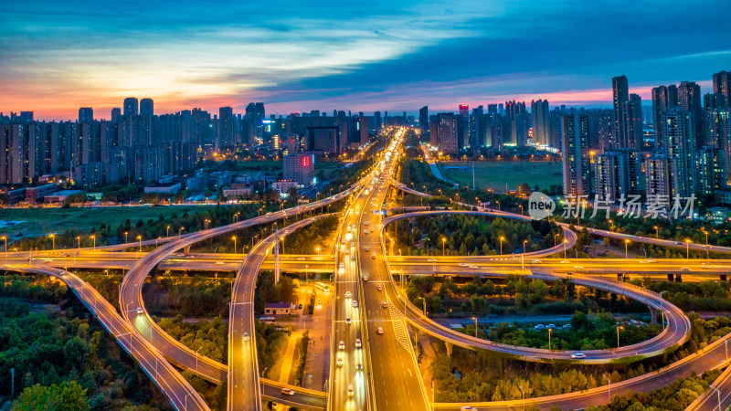 武汉汉阳杨泗港快速通道立交夜景