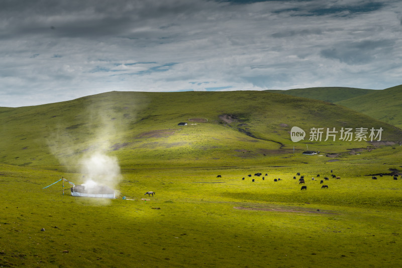 蓝天白云草原风景