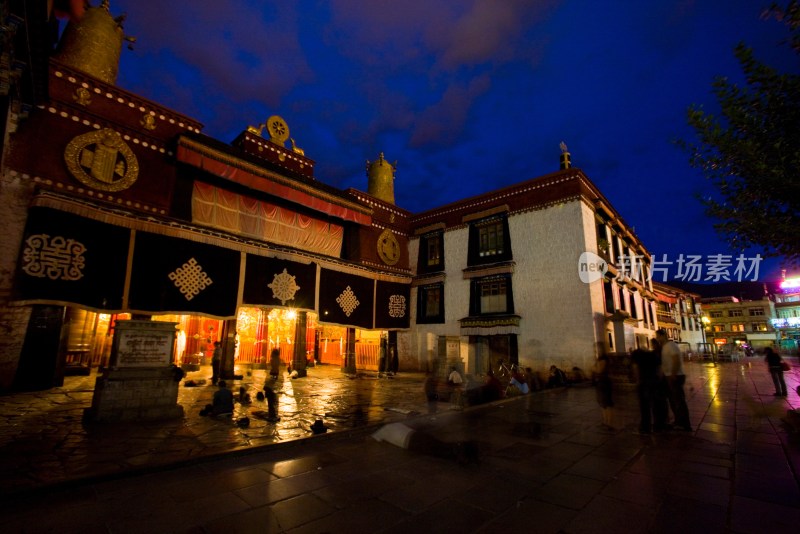 西藏拉萨八角街夜景