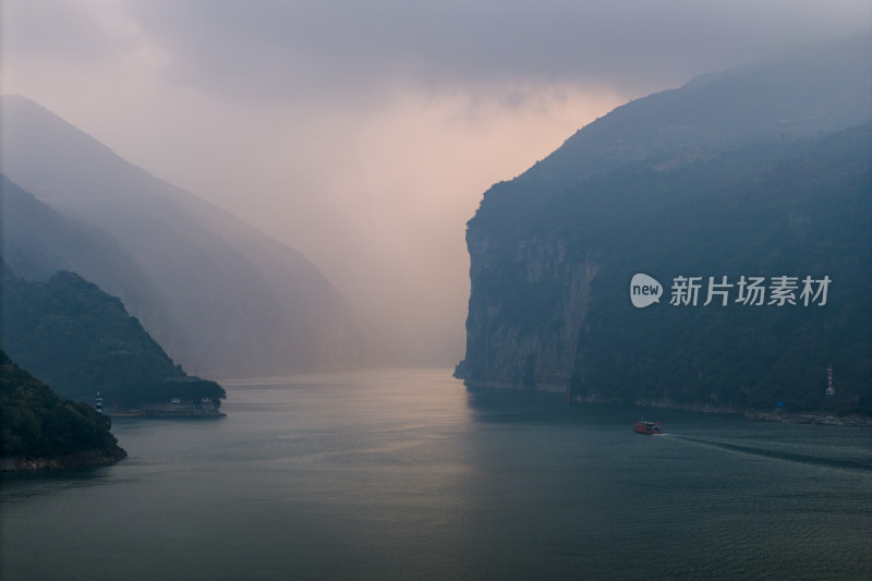 长江三峡奉节瞿塘峡清晨山水日出光影