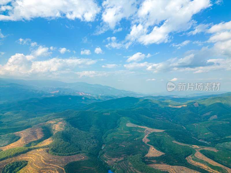 航拍天空山脉田园农田风光