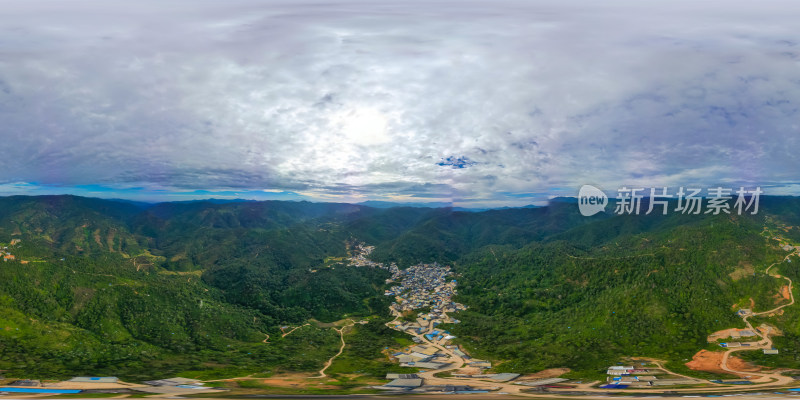 航拍山脉村庄田园风光全景图