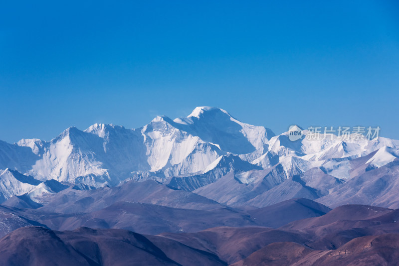 中国西藏加乌拉垭口远眺雪山自然风光