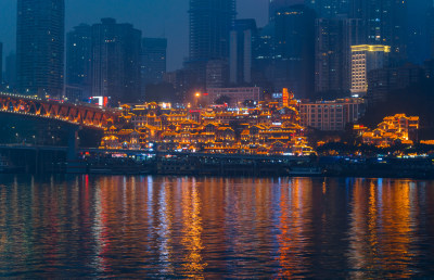 重庆千厮门嘉陵江大桥与滨江路洪崖洞夜景