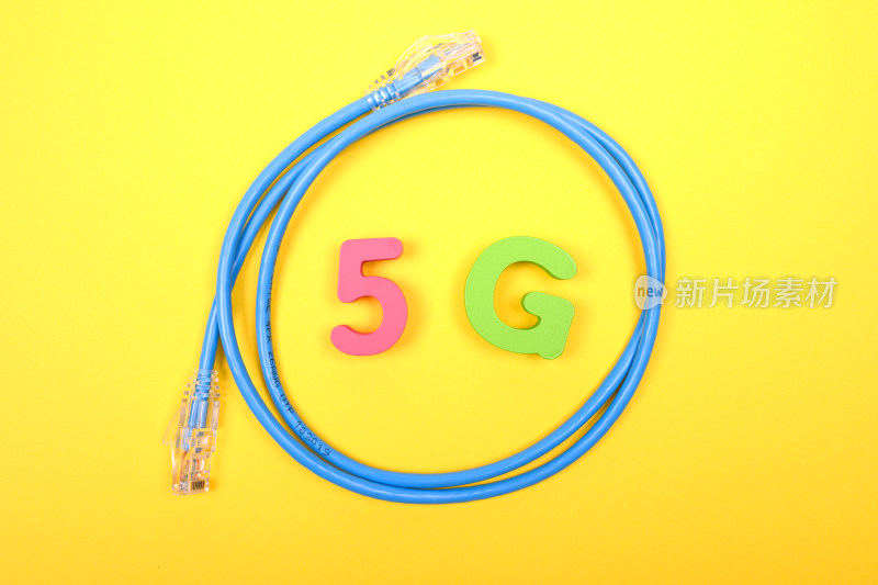 黄色背景中的5G符号和网线