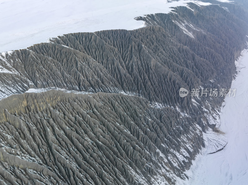 新疆北疆独山子大峡谷纹理雪山高空航拍