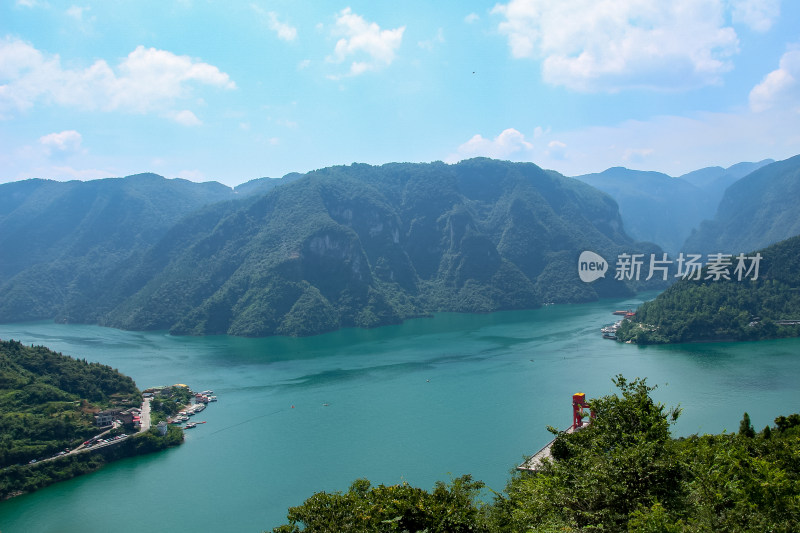 山脉河流绿水青山