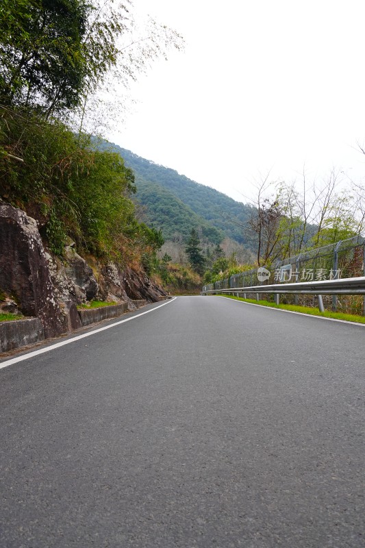 山上的柏油路