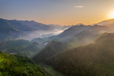 山间日出自然风光全景