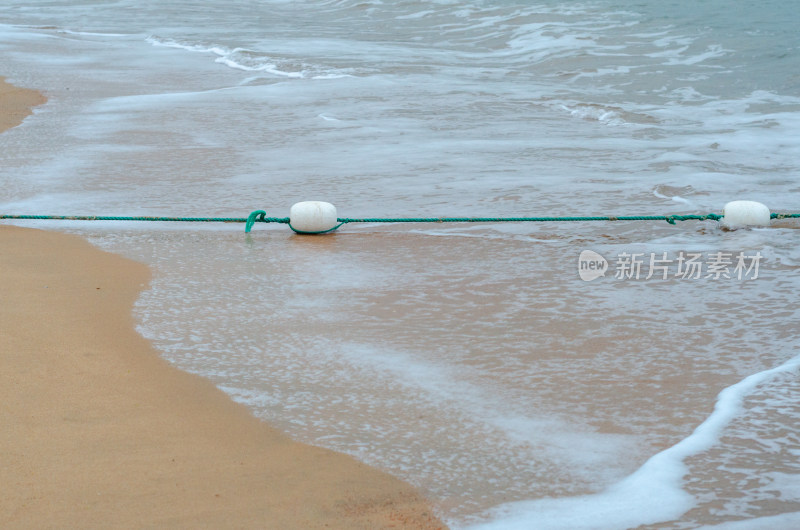 中国青岛第一海水浴场海滩防鲨网