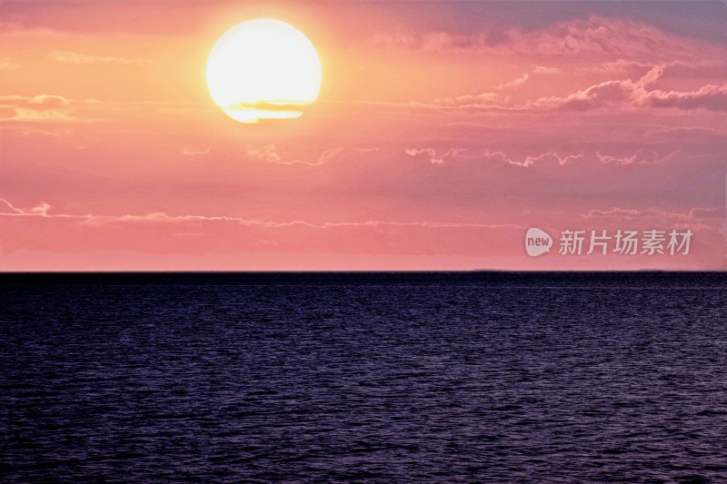 海上日落壮丽景观