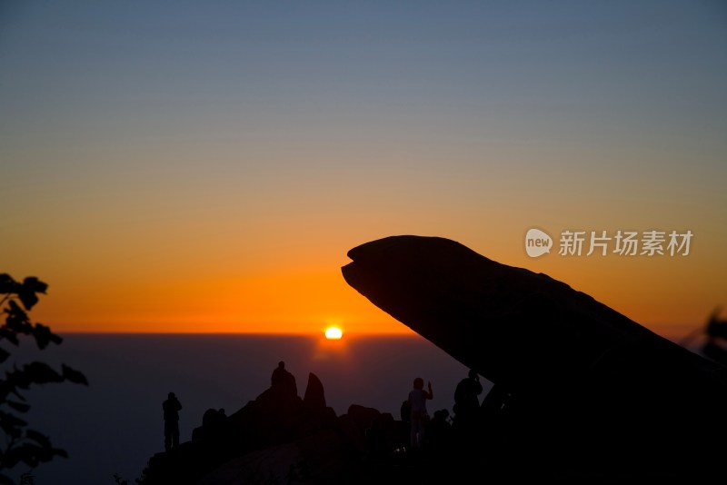 山东泰山的黎明