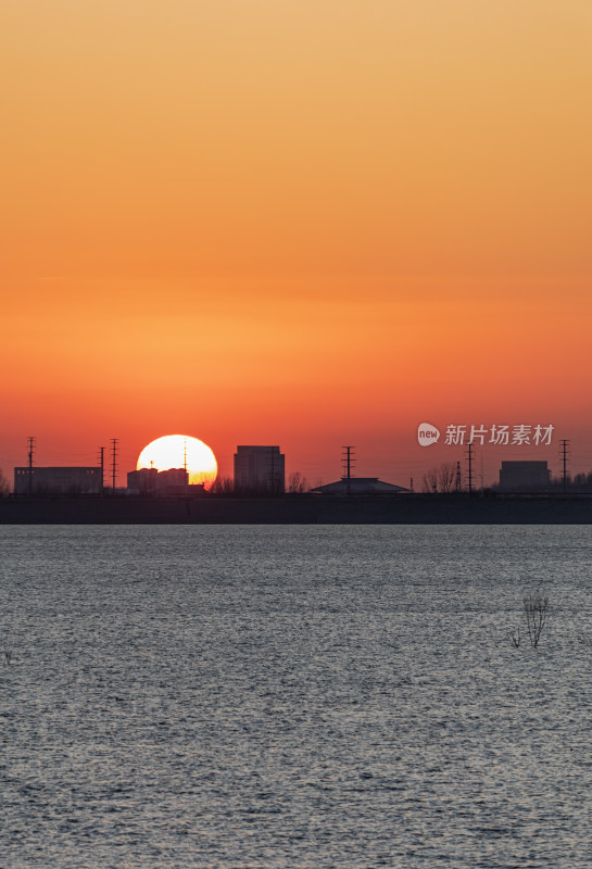 山东济宁邹城孟子湖湖面日落景观