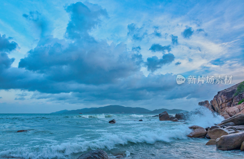 越南芽庄五指岩旅游景区海岸礁石海浪风光