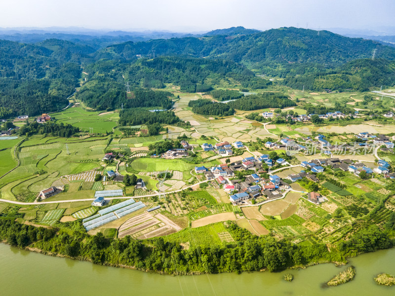 美丽乡村青山绿水航拍摄影图